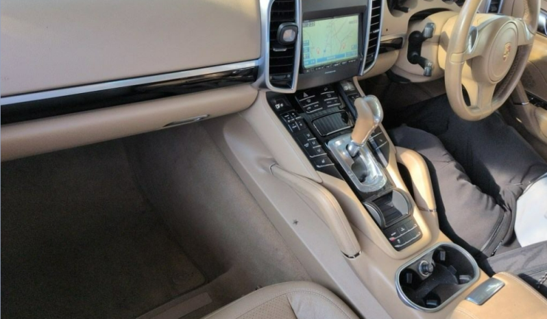 
								2013 PORSCHE CAYANNE, 3000cc, PETROL HYBRID, AUTOMATIC full									