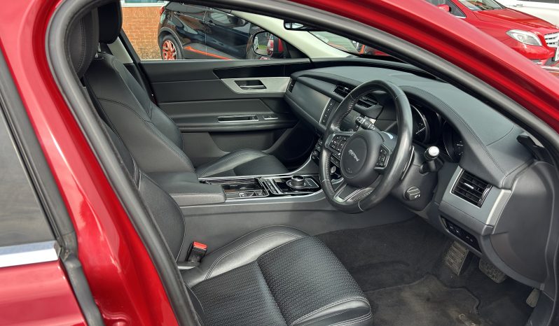 
								Jaguar XF 2.0d Prestige Auto Euro 6 (s/s) 4dr full									