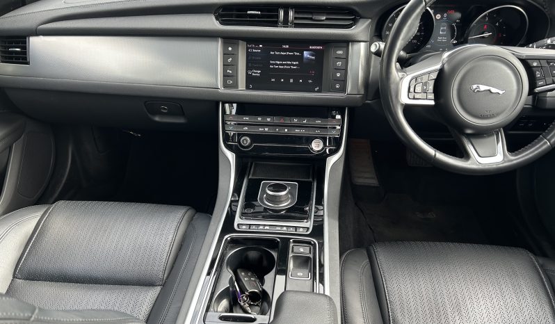 
								Jaguar XF 2.0d Prestige Auto Euro 6 (s/s) 4dr full									