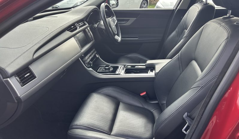 
								Jaguar XF 2.0d Prestige Auto Euro 6 (s/s) 4dr full									