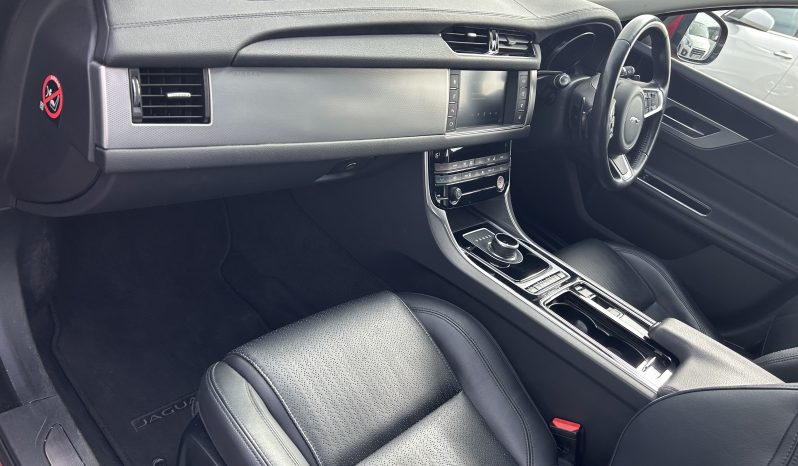 
								Jaguar XF 2.0d Prestige Auto Euro 6 (s/s) 4dr full									
