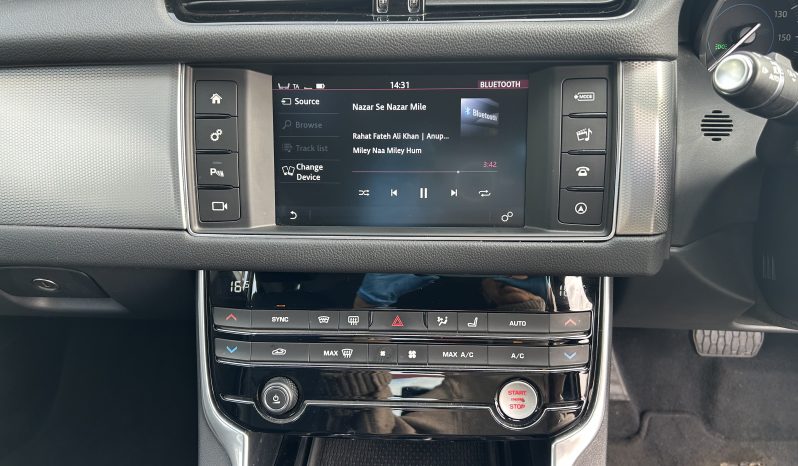 
								Jaguar XF 2.0d Prestige Auto Euro 6 (s/s) 4dr full									