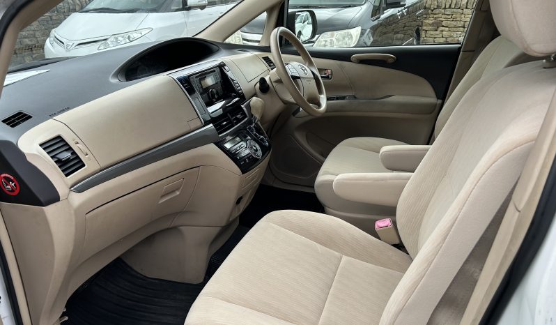 
								TOYOTA ESTIMA AUTOMATIC 8 SEATER PETROL CAR full									