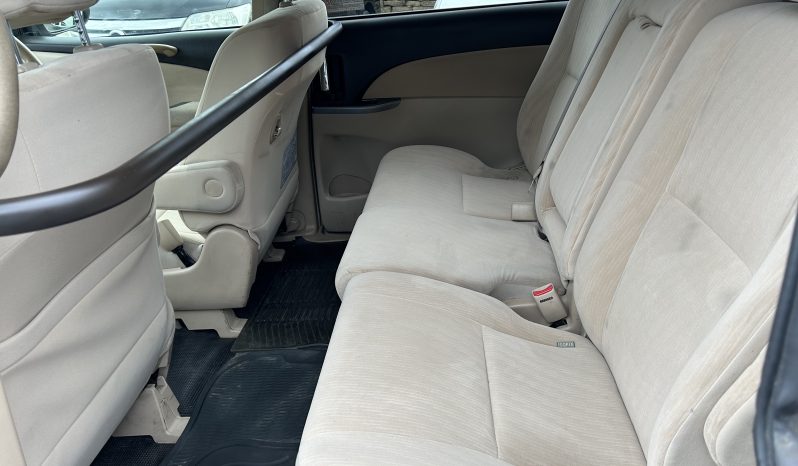 
								TOYOTA ESTIMA AUTOMATIC 8 SEATER PETROL CAR full									
