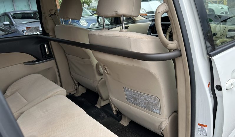 
								TOYOTA ESTIMA AUTOMATIC 8 SEATER PETROL CAR full									