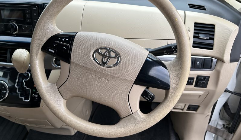
								TOYOTA ESTIMA AUTOMATIC 8 SEATER PETROL CAR full									