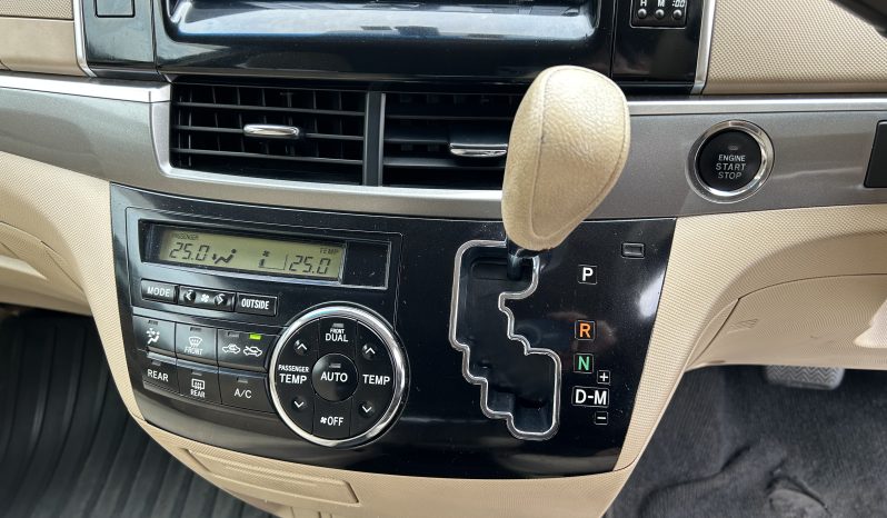 
								TOYOTA ESTIMA AUTOMATIC 8 SEATER PETROL CAR full									
