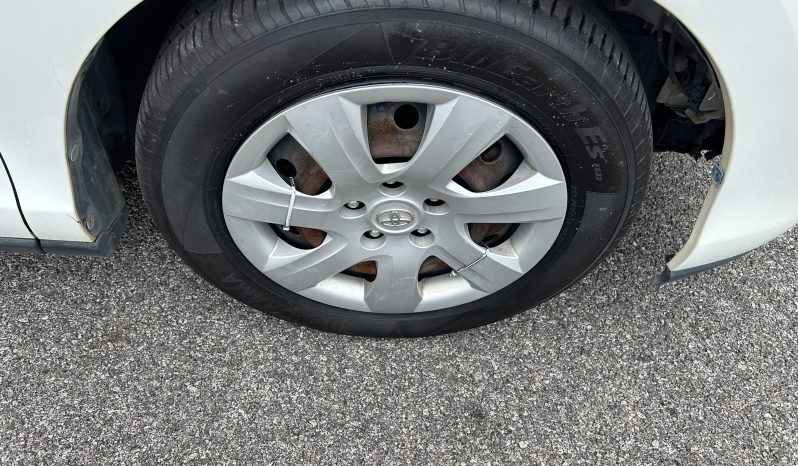 
								TOYOTA ESTIMA AUTOMATIC 8 SEATER PETROL CAR full									