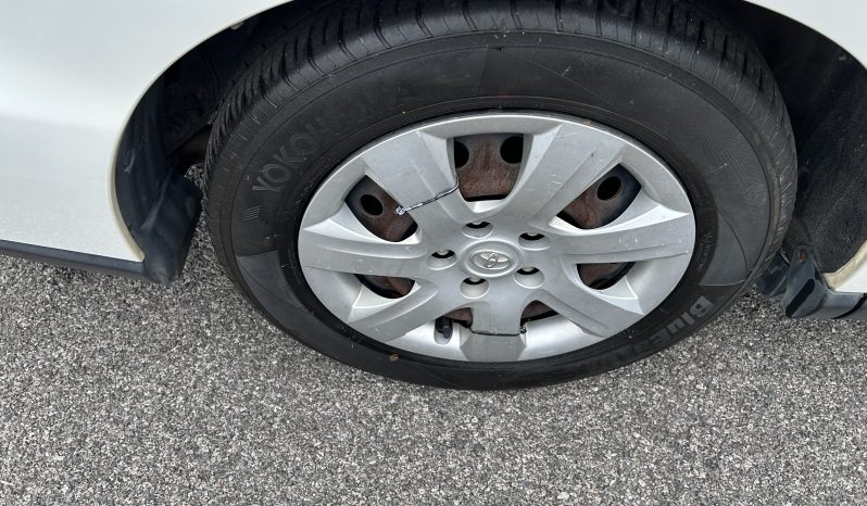
								TOYOTA ESTIMA AUTOMATIC 8 SEATER PETROL CAR full									